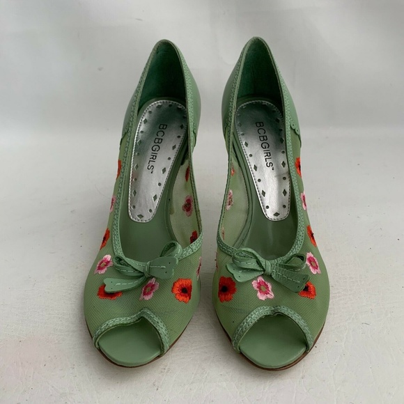 New BCBG Docre mesh floral embroidery pump 6M - Picture 6 of 8